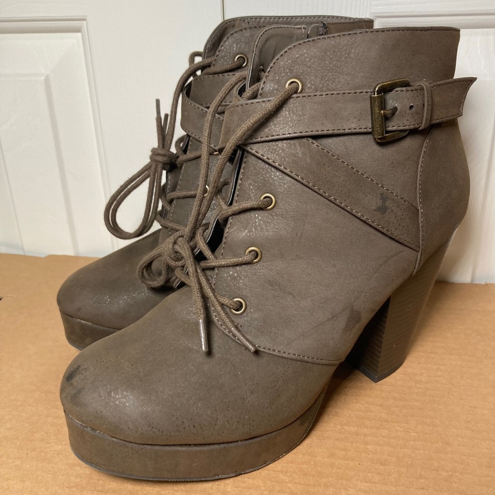 MATERIAL‎ GIRL Women Lace Up Buckle Platform Chunky Heel Ankle Boots Size 9.5